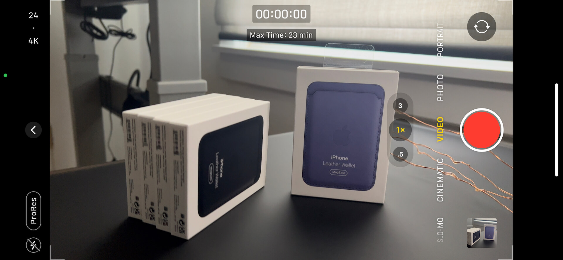 Een iPhone 13 Pro en Pro Max camera filmen in ProRes met een max tijd display
