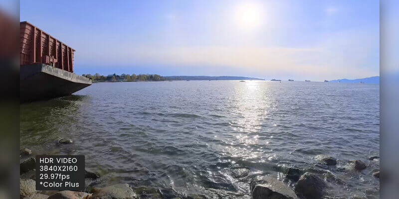 Le soleil brille au-dessus d'un lac, capturé en HDR sur l'Insta360 ONE RS.