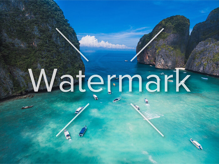 una marca de agua sobre una foto de una isla