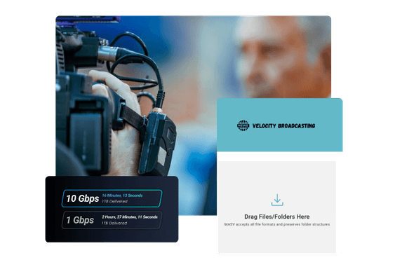 MASV für die Nachrichtenbranche: Schnelle Übertragung von Mediendateien. Kamera, Upload-Schnittstelle und Velocity Broadcasting-Logo unterstreichen die Geschwindigkeit.