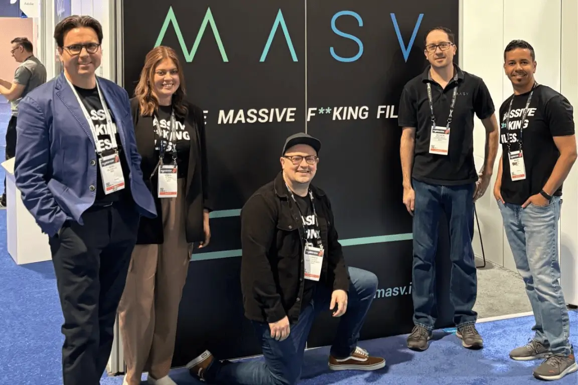 L'équipe MASV présente au salon NAB pour promouvoir les transferts massifs de fichiers avec une image moderne et axée sur la technologie.